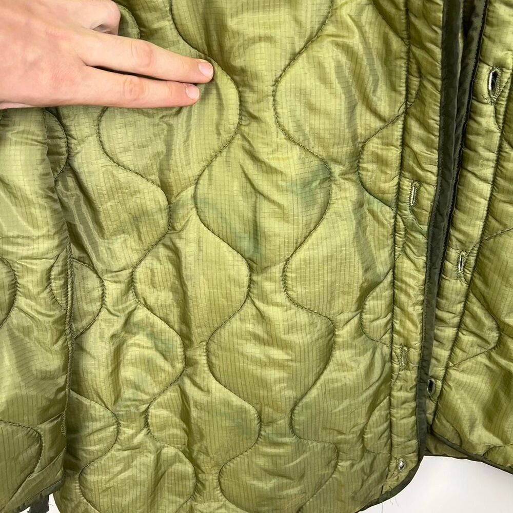 Khaki green 80s military quilted jacket size medium - Picture 5 of 7